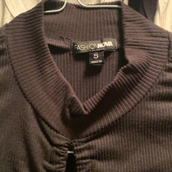 Black long sleeve ruched crop top - Picture 2 of 3